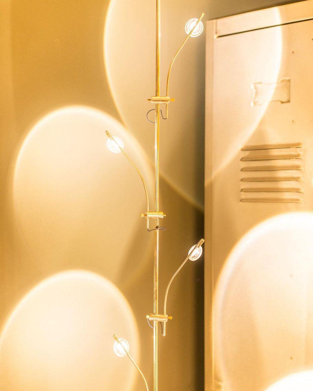 Receiv minimalistisk klassisk gulvlampe i stål