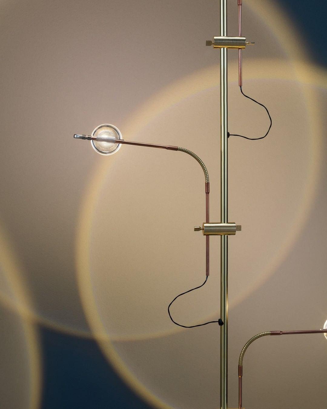 Receiv minimalistisk klassisk gulvlampe i stål