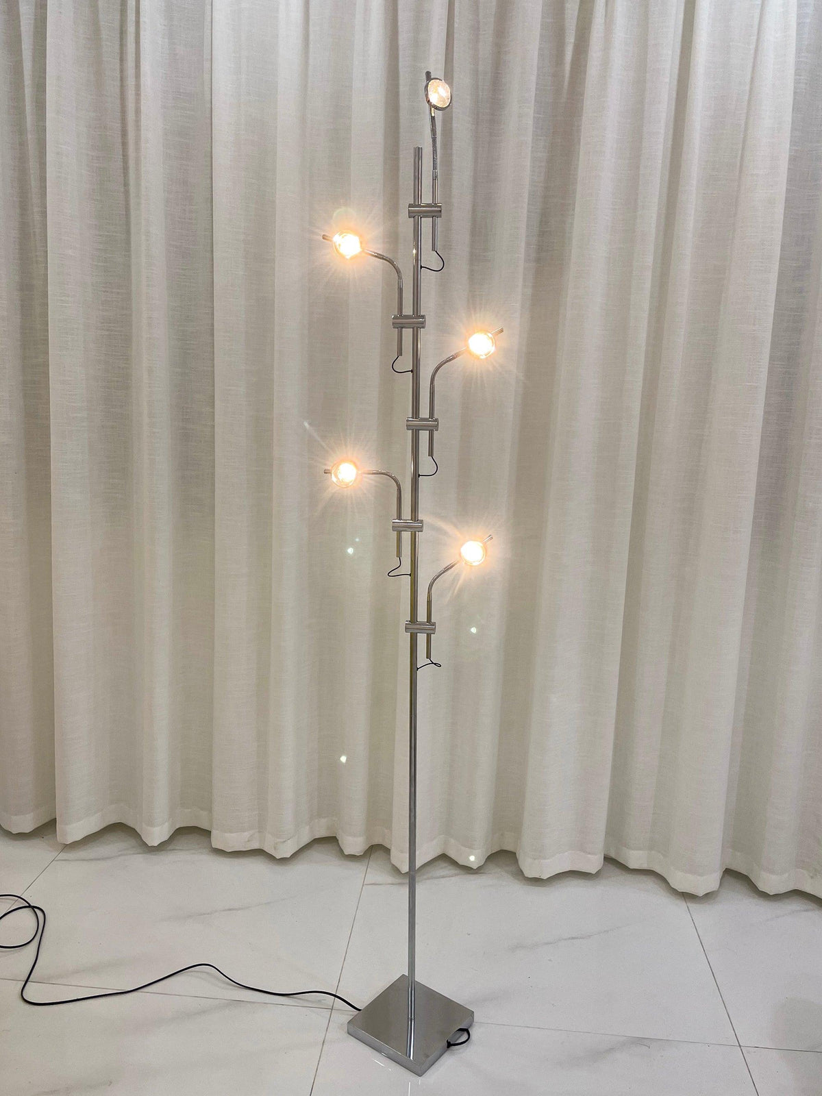 Receiv minimalistisk klassisk gulvlampe i stål