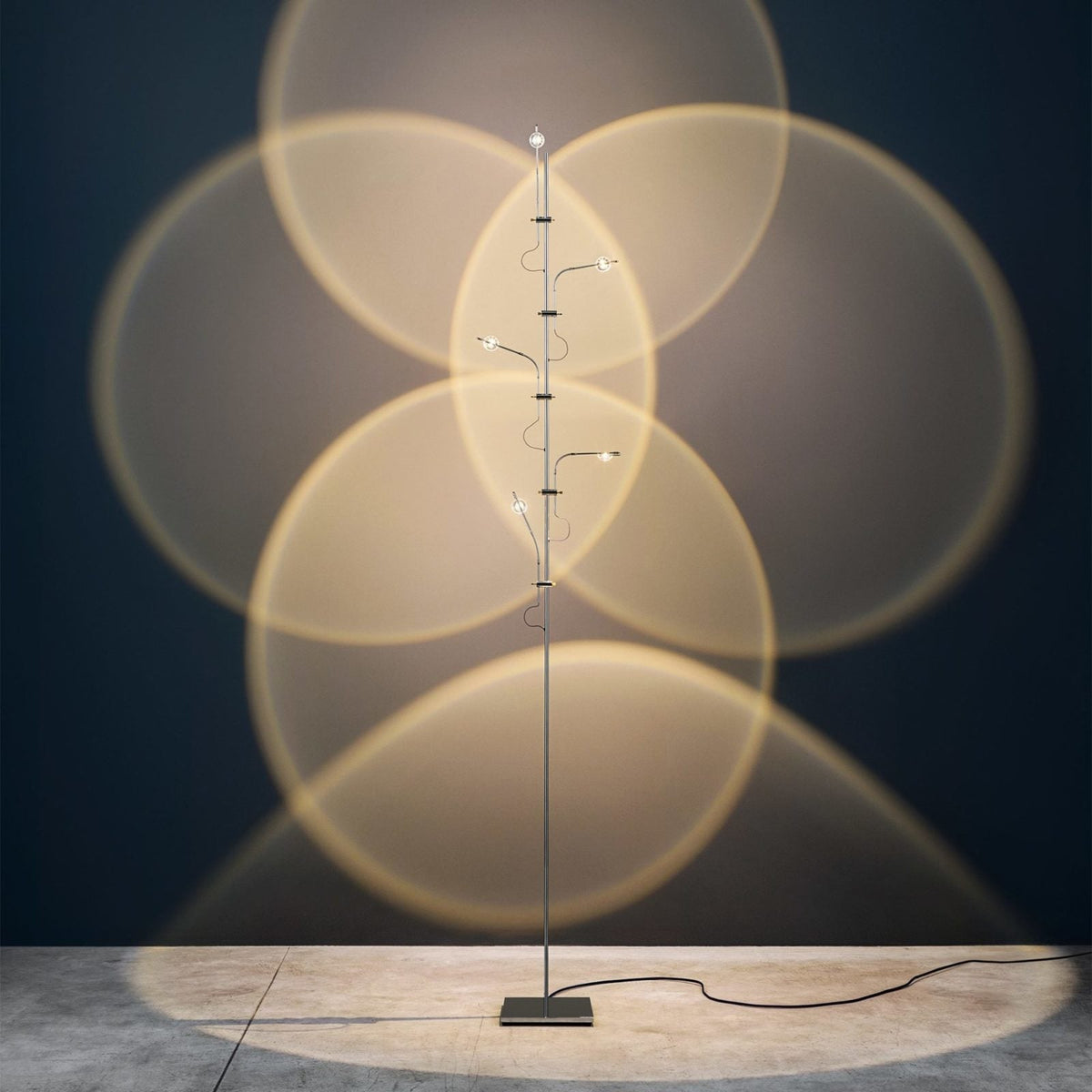 Receiv minimalistisk klassisk gulvlampe i stål