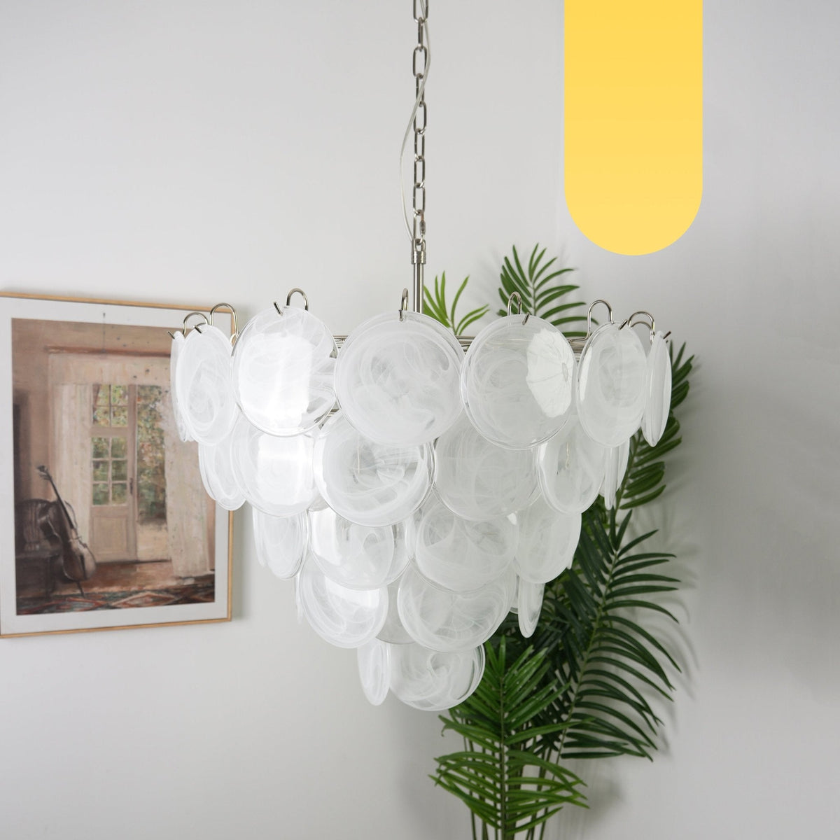 Veloelle lysekrone med hvid skive af Murano-glas i moderne stil