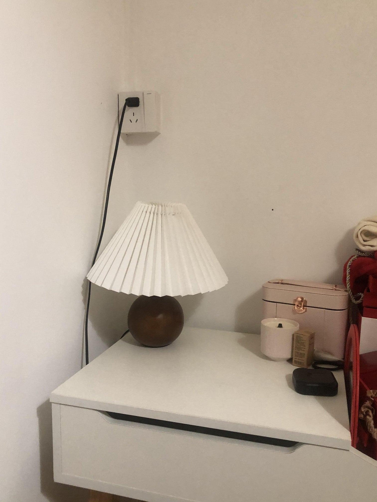 Candeeiro de mesa com esfera de madeira Zesilon