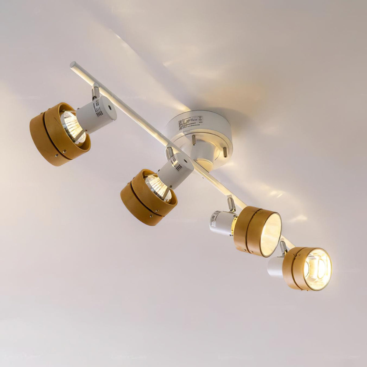 Elsorila elegant justerbar spot-loftlampe i træ