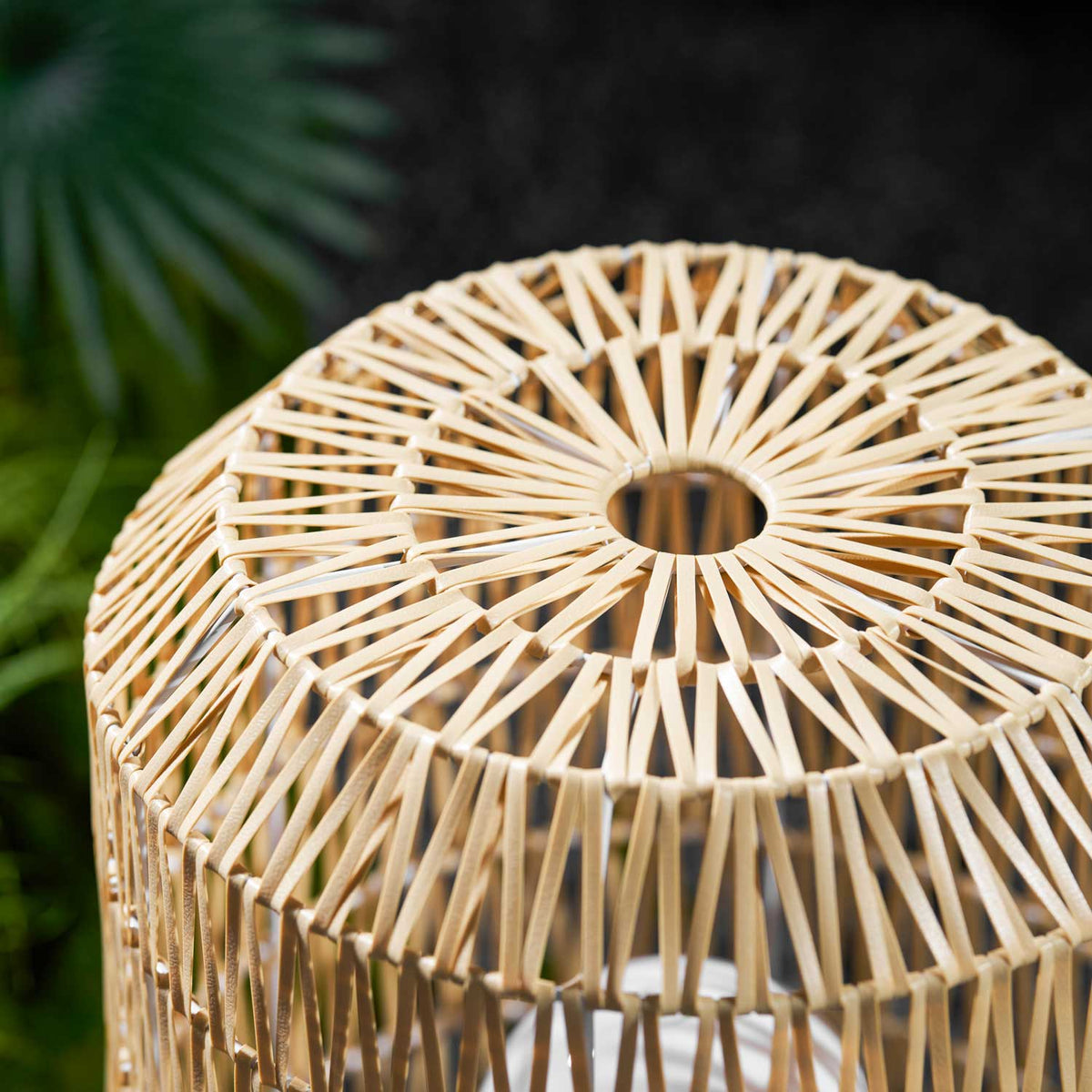 Candeeiro de exterior em rattan entrançado