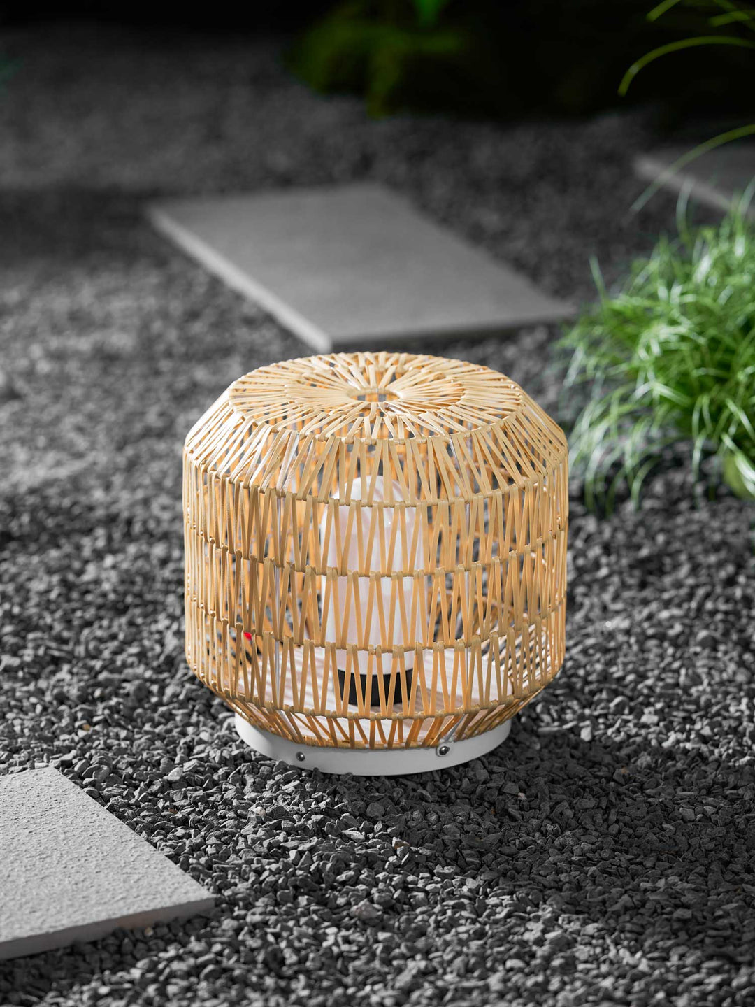 Candeeiro de exterior em rattan entrançado