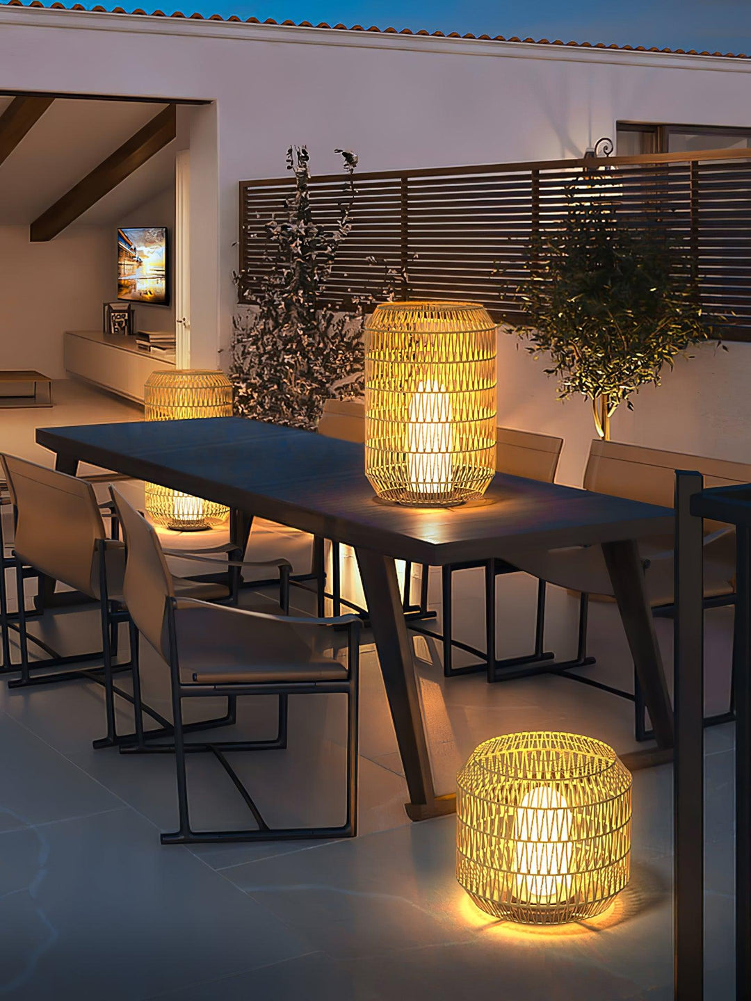 Ravalella-rottinkinen ulkopöytävalaisin