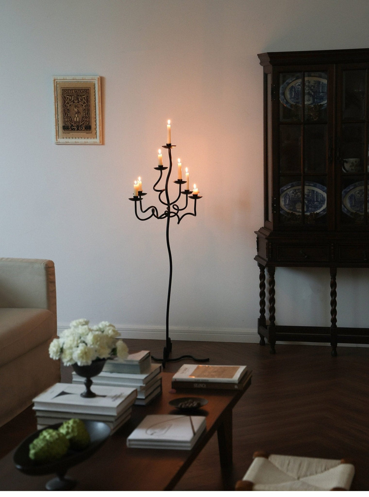 Candelabro de chão em ferro forjado à mão
