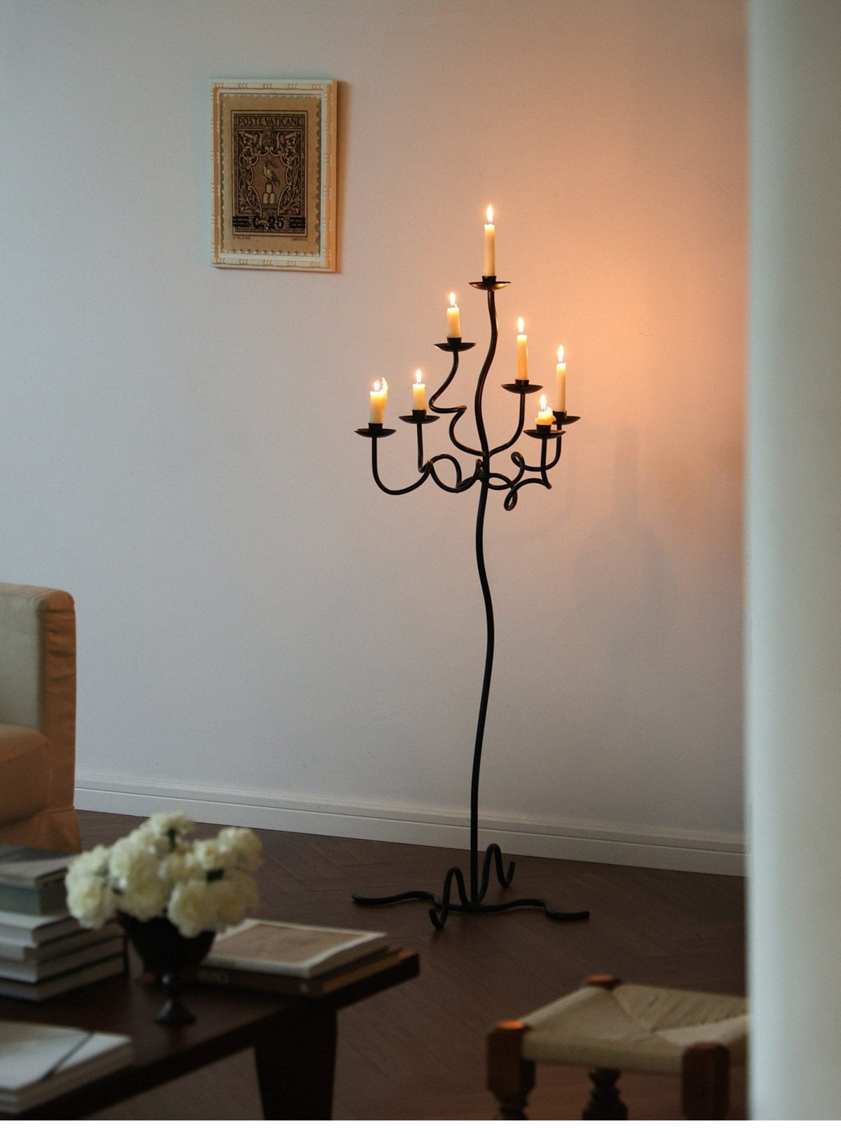 Candelabro de chão em ferro forjado à mão