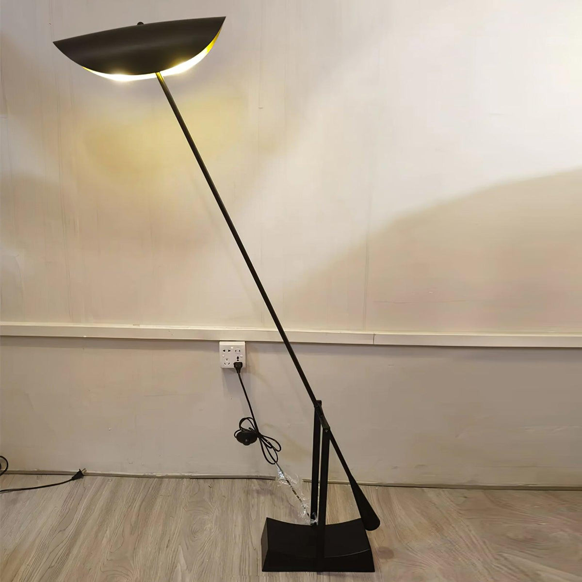 Teriisina golvlampa