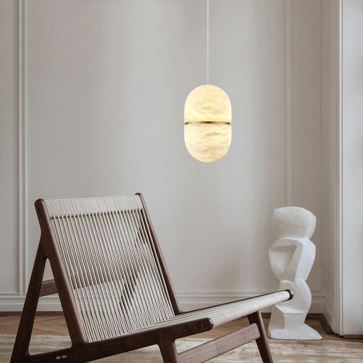 Satatr pendellampa i alabaster, kapselformad