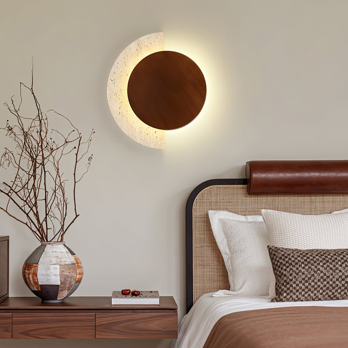 Crescent Halo plug-in-vägglampa