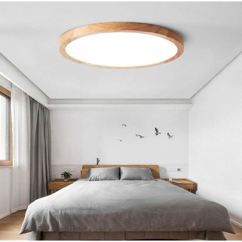 Minimalískur LED-loftlampi frá Orvix úr viði