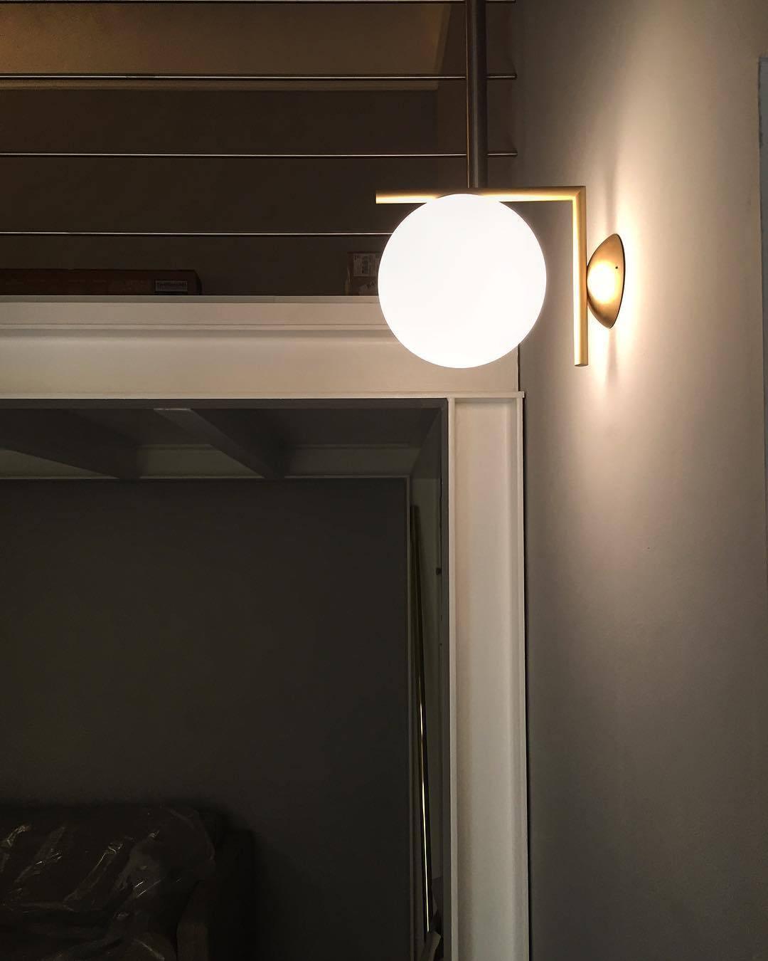 Joanna moderne minimalistisk væglampe i opalblæst glas