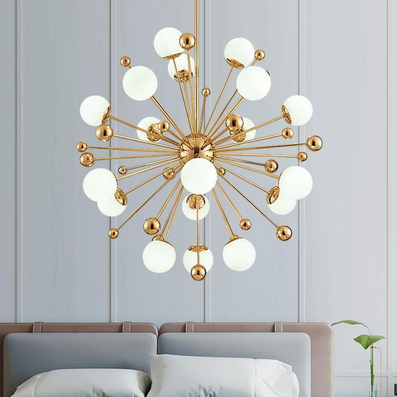 Candeeiro de teto Caseraria em latão com globos opalinos