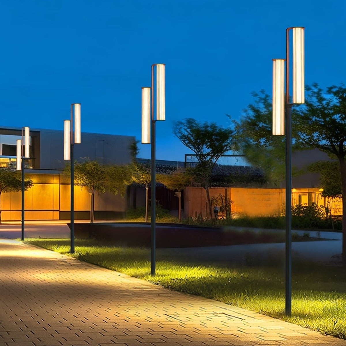 Reldax Arc-udendørslampe på stander