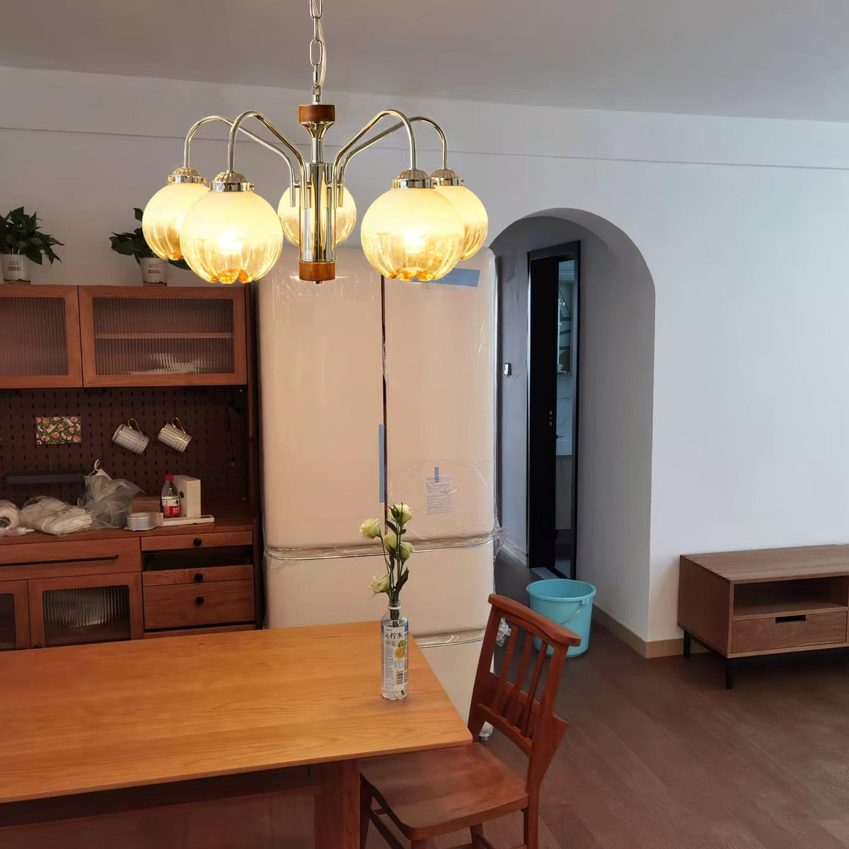 Lustre de vidro e nogueira, nórdico, artístico e com flores Ulliria