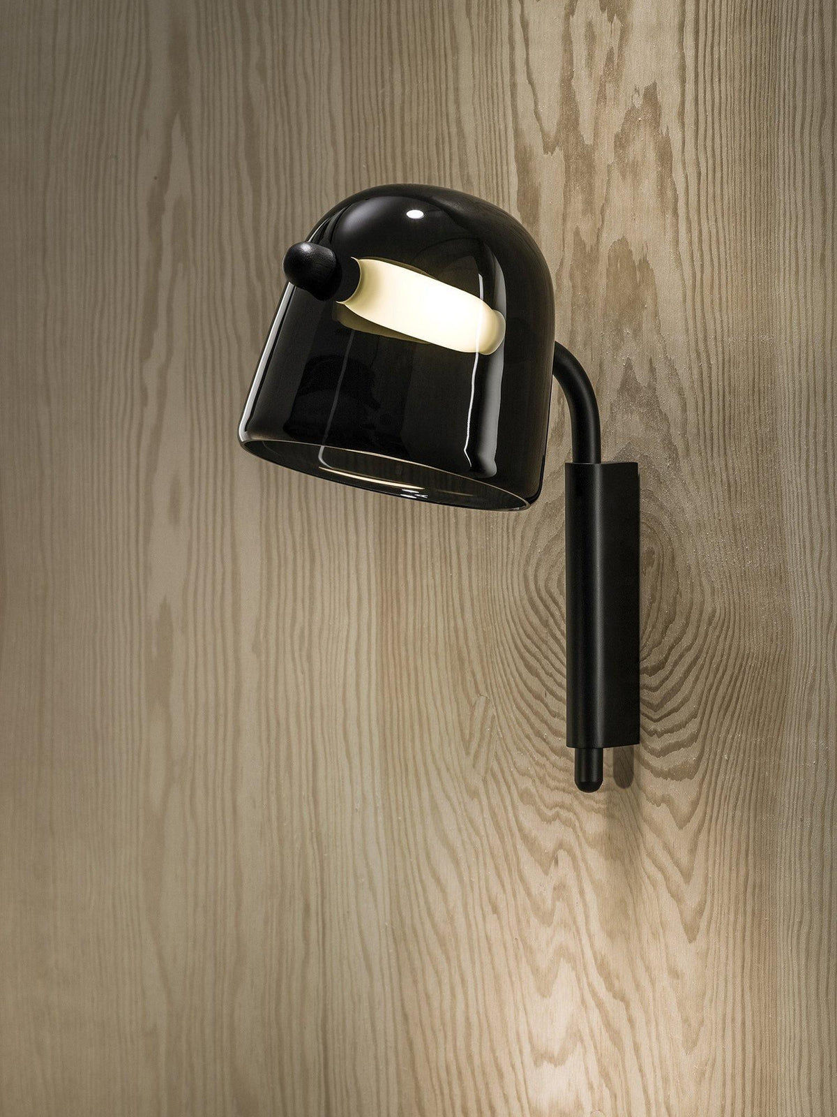 Penumbra førsteklasses nordisk kunstnerisk væglampe i glas