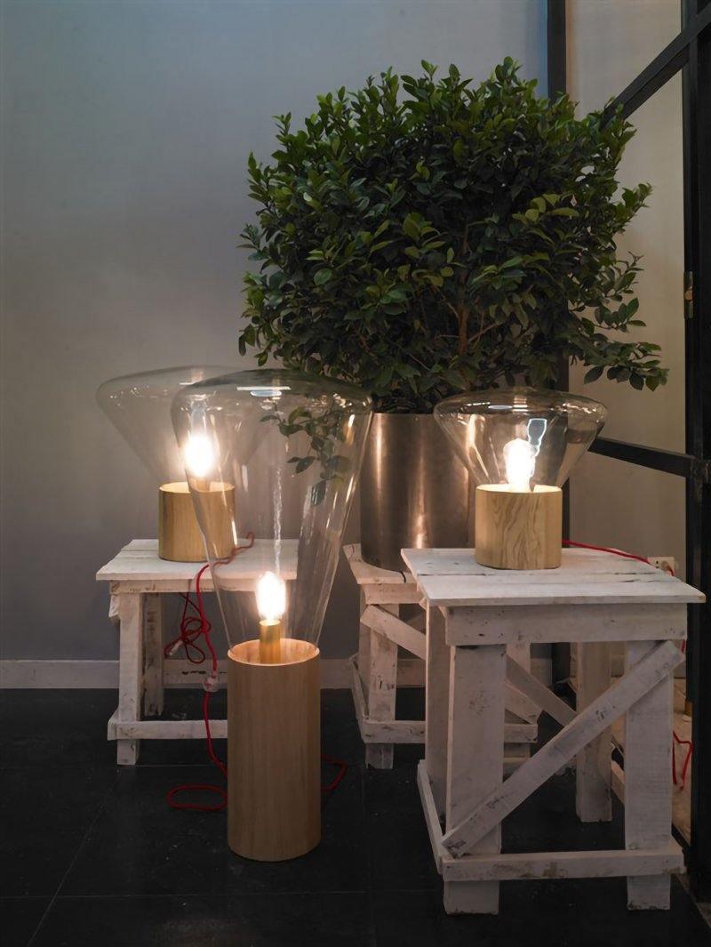 Candeeiro de mesa minimalista em madeira Sylirella