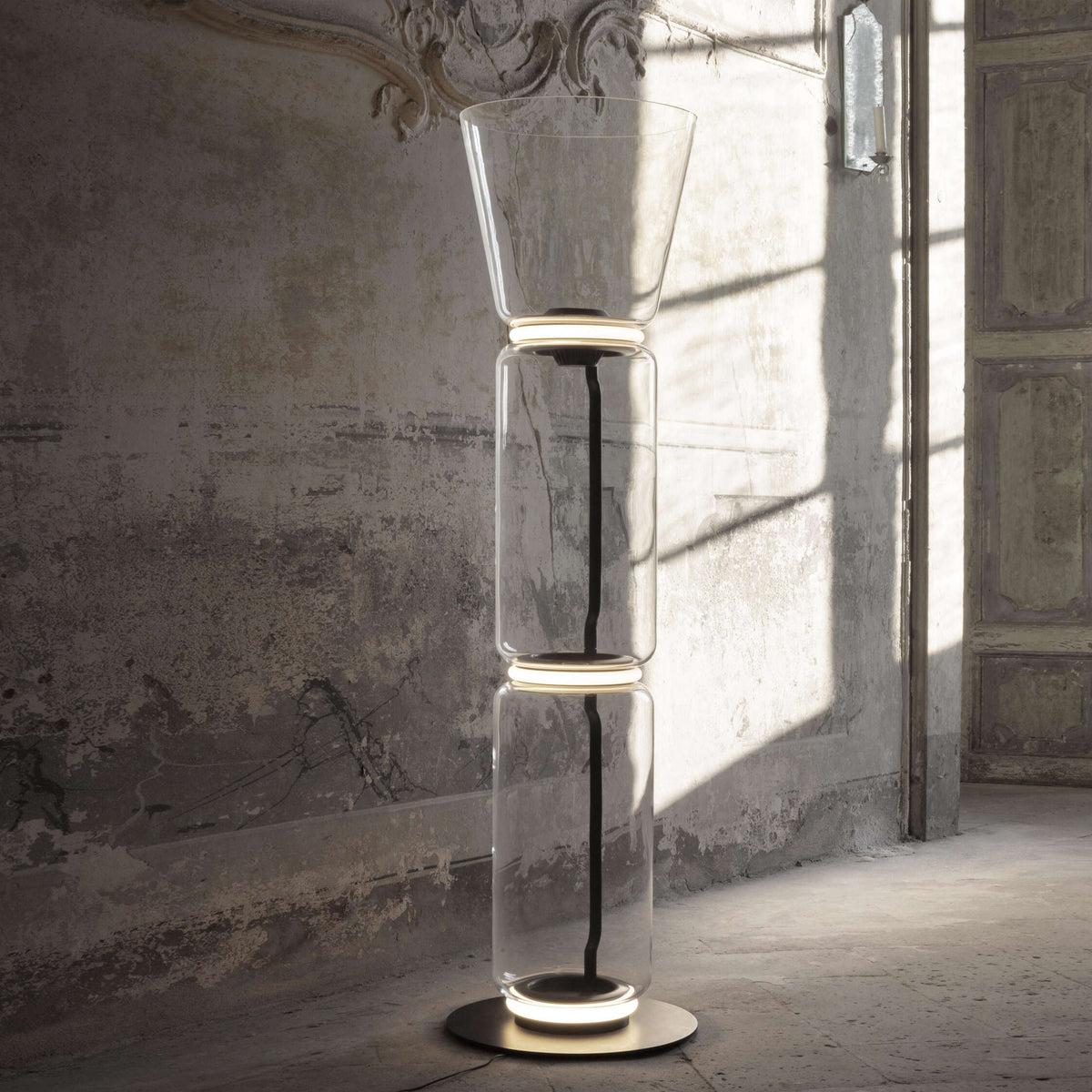 Cyrilys golvlampa i bambu och glas