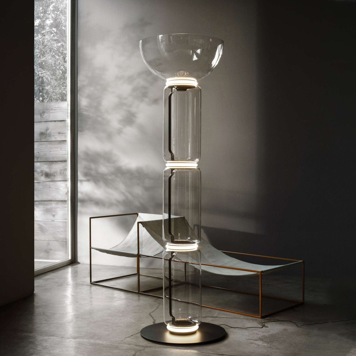Cyrilys golvlampa i bambu och glas