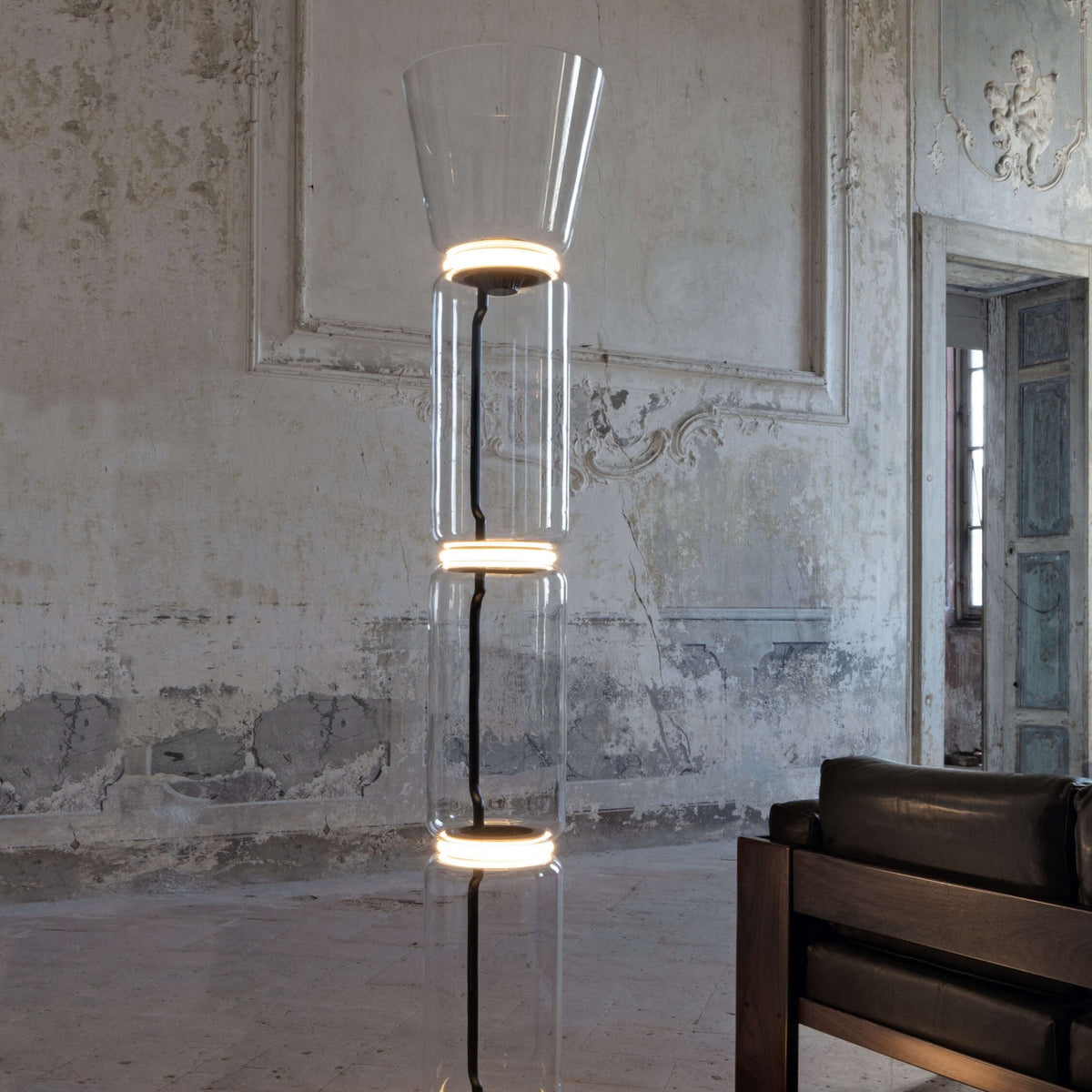 Cyrilys golvlampa i bambu och glas