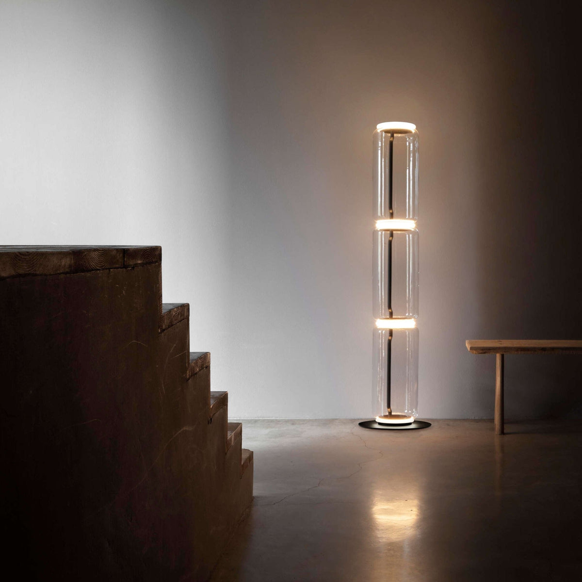 Cyrilys golvlampa i bambu och glas