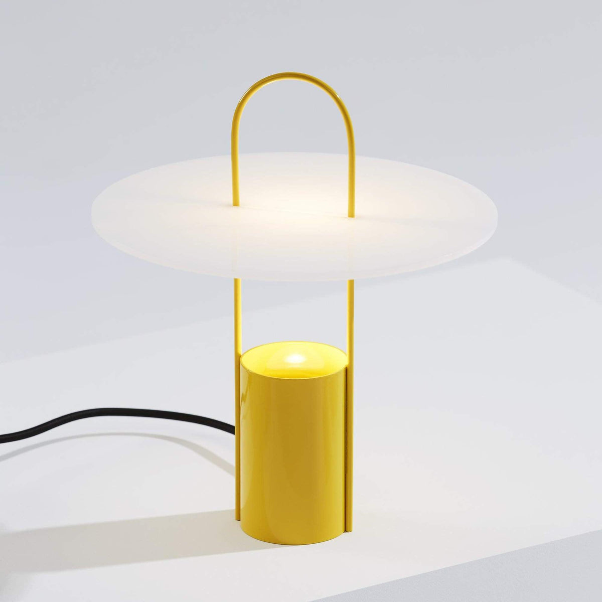 Hattie moderne bordlampe