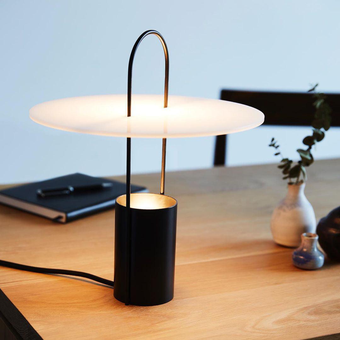 Hattie moderne bordlampe