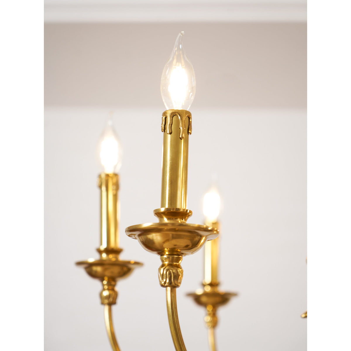 Candelabro de latão Valerix