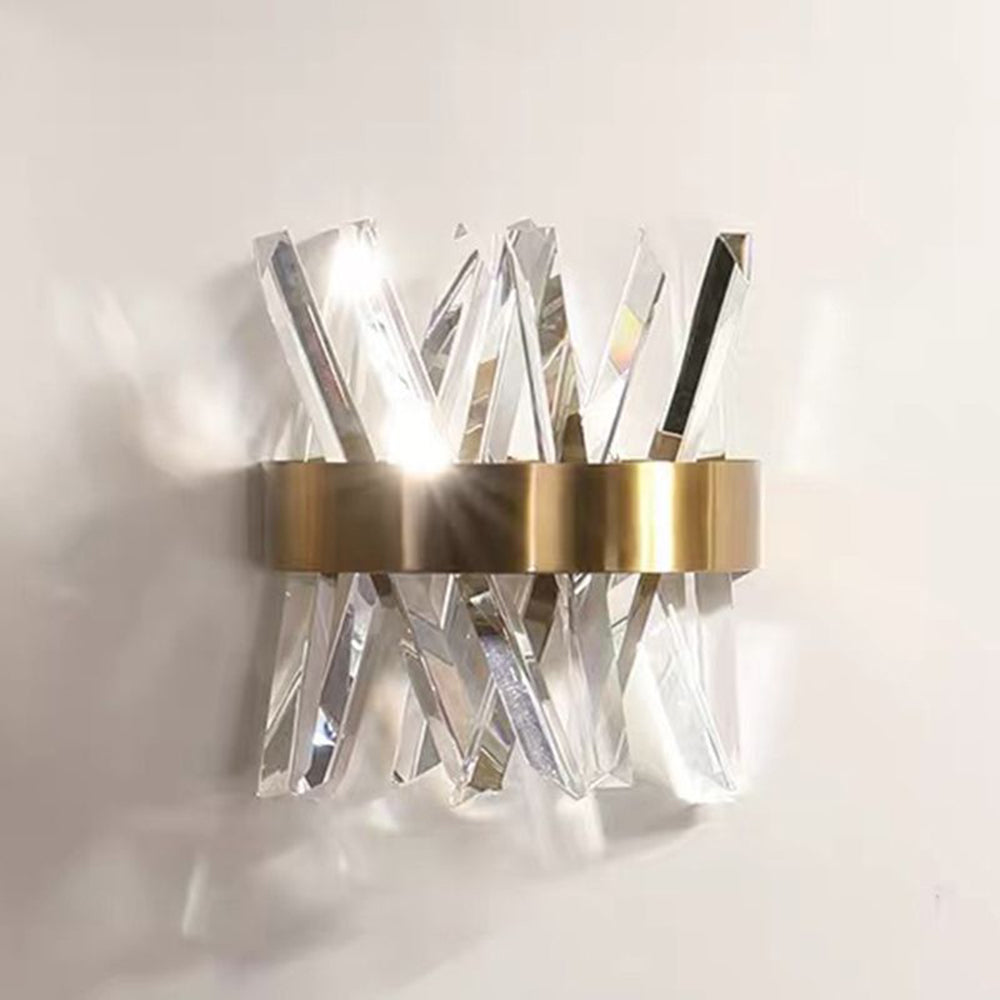 Kristy dekorativ geometrisk vägglampa av kristall/metall, guld