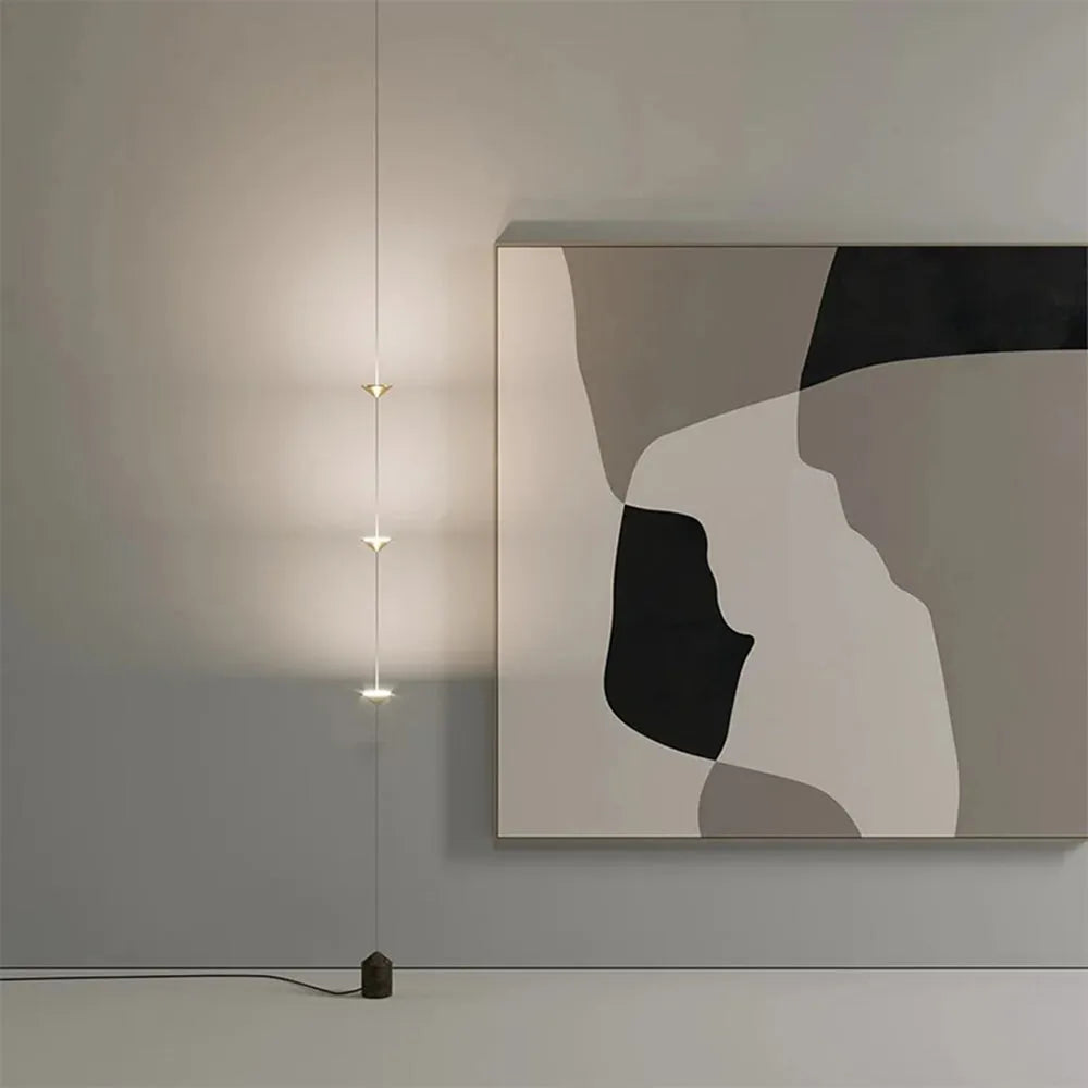 Arisha-täyspitkä minimalistinen linjakas lattiavalaisin, 3 lamppua