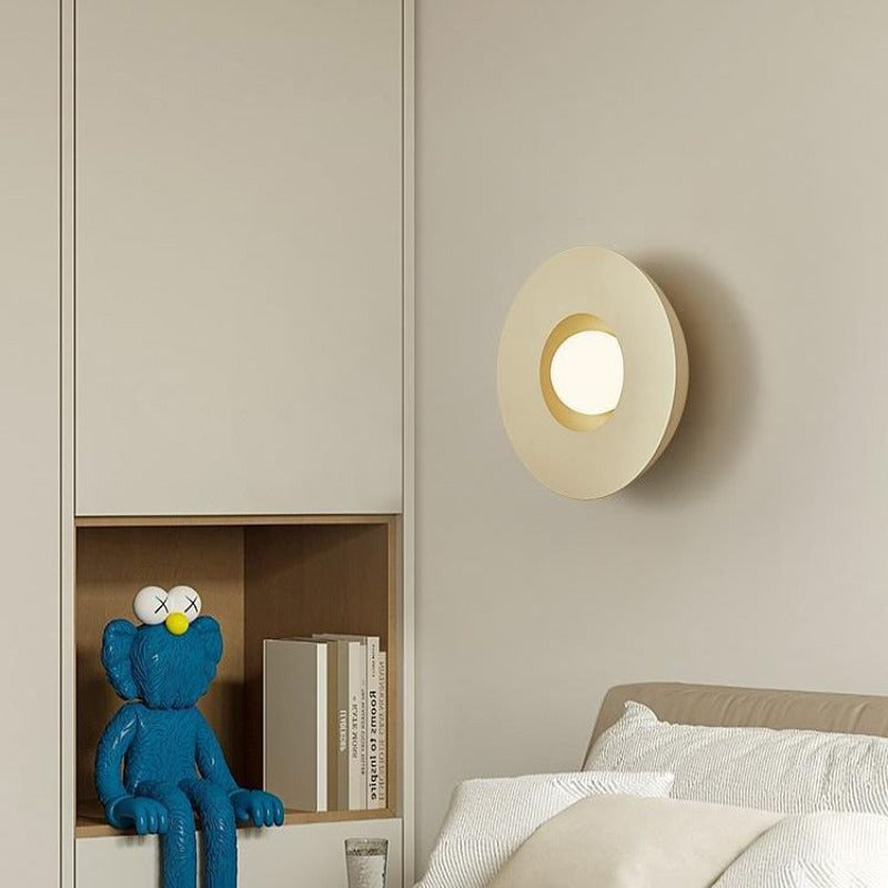 Modern LED-vägglampa för inomhusbruk i mjölkigt kaffefärgat glas för vardagsrum