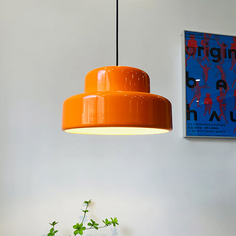 Arisha vintagependellampa med en ljuskälla i orange metall för matsal