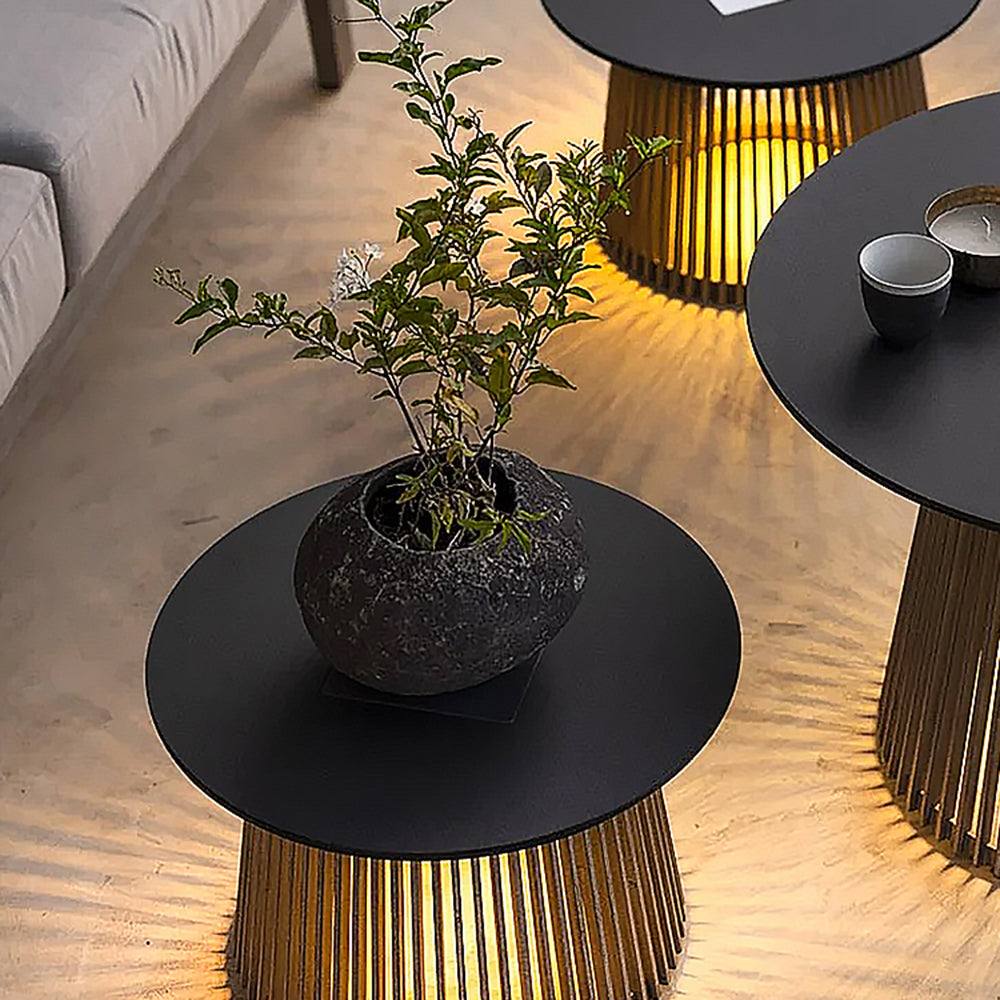 Ray pöytämallinen ladattava/aurinkoenergialla toimiva metallinen ulkolattiavalaisin