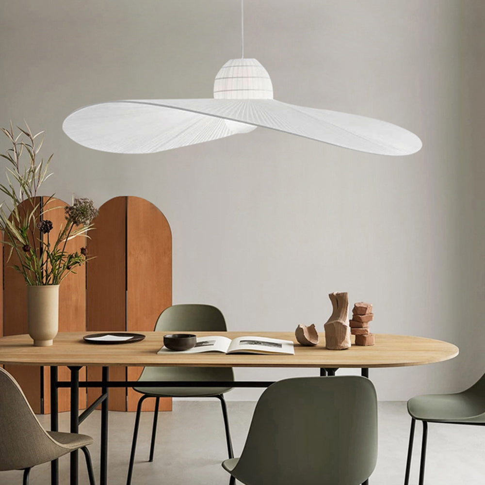 Ritta moderni leveälierisen hatun muotoinen metallinen/kankainen riippuvalaisin, musta/valkoinen