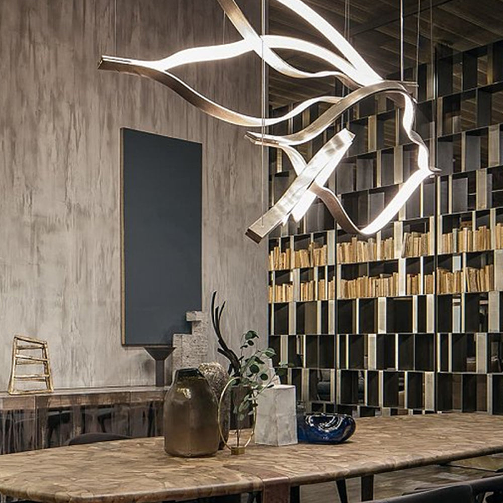 Arisha minimalistisk linjär LED-pendellampa i vågform med gyllene lövform