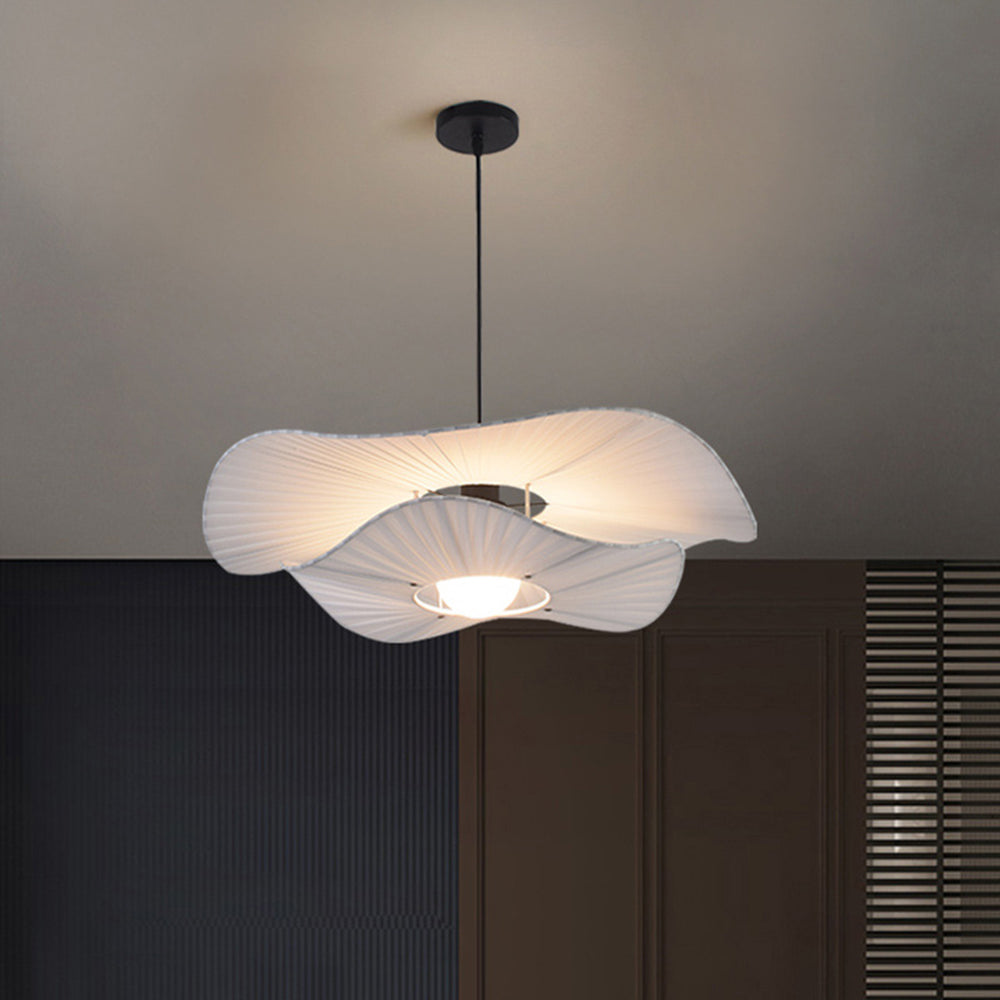 Ritta modern nordisk pendellampa med skärm i tyg/metall, vit