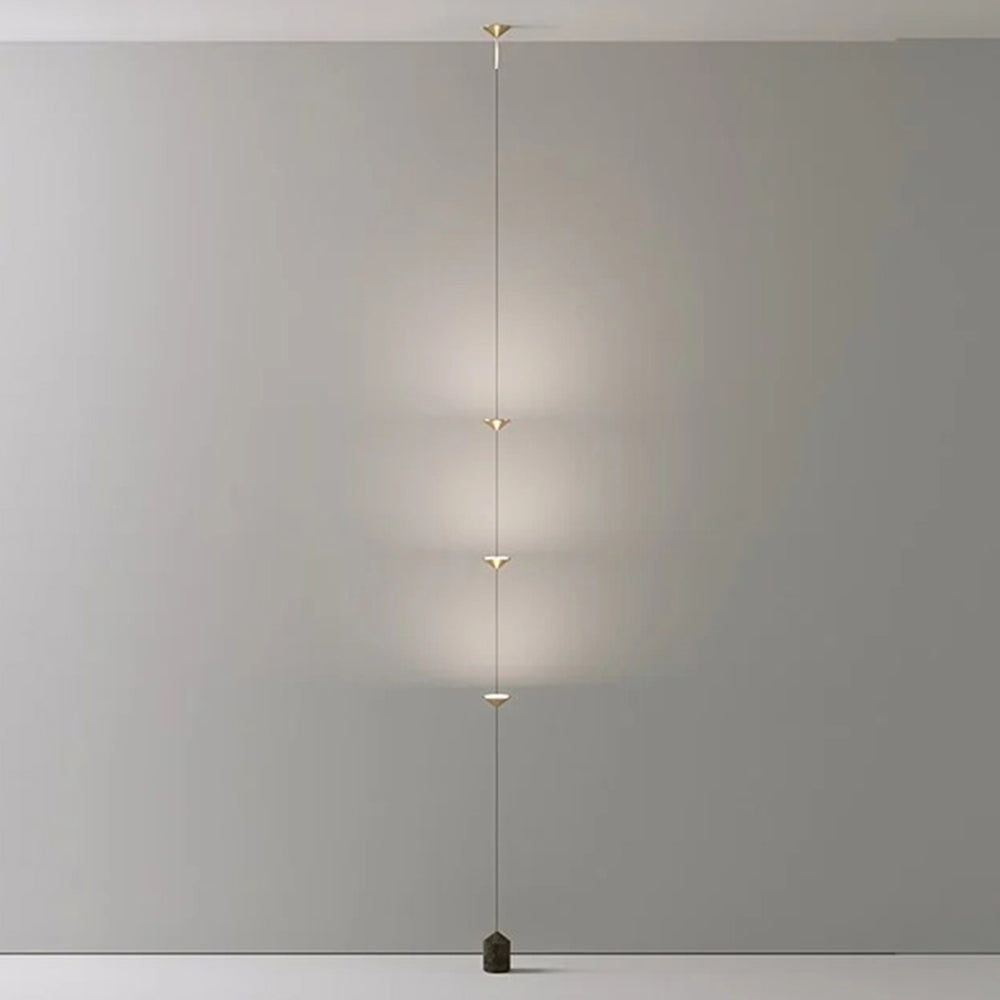 Arisha-täyspitkä minimalistinen linjakas lattiavalaisin, 3 lamppua