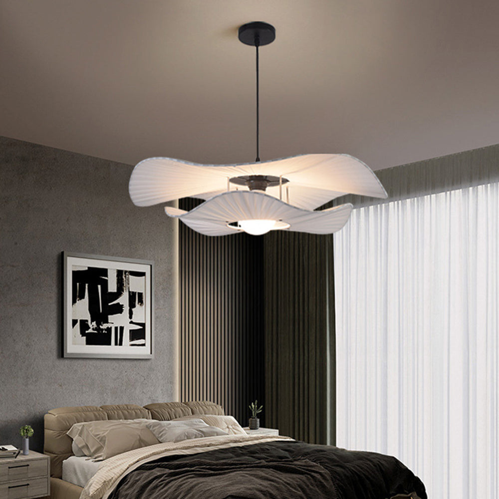 Ritta modern nordisk pendellampa med skärm i tyg/metall, vit