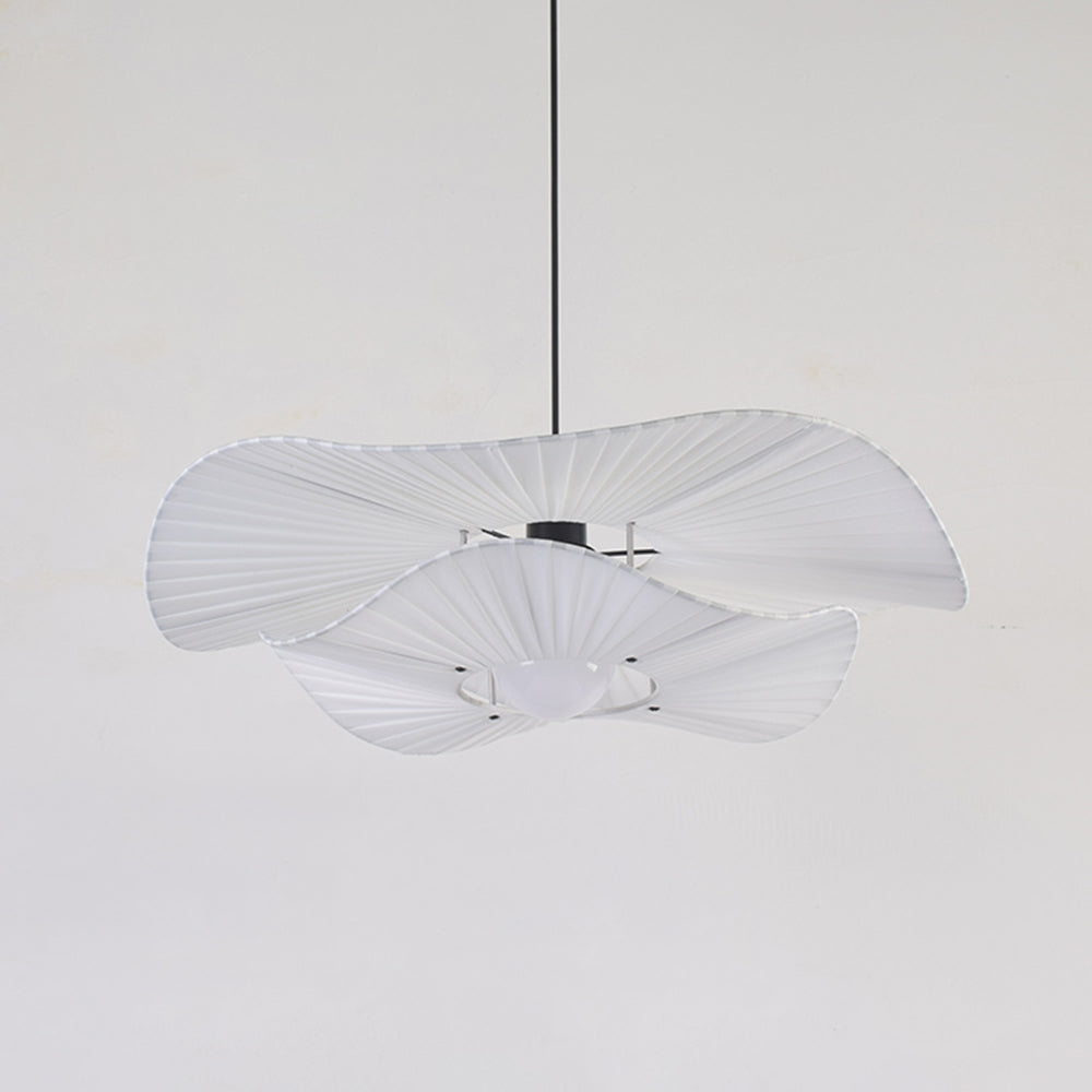 Ritta modern nordisk pendellampa med skärm i tyg/metall, vit