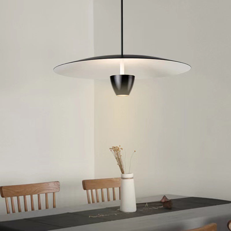 Arisha modern nordisk klusterpendellampa, svart, hattformad