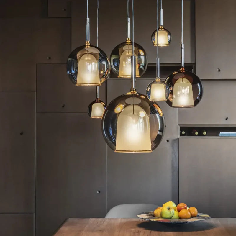 Valentina-riippuvalaisin, lasia, moderni pallomainen, LED, ruokailuhuoneeseen