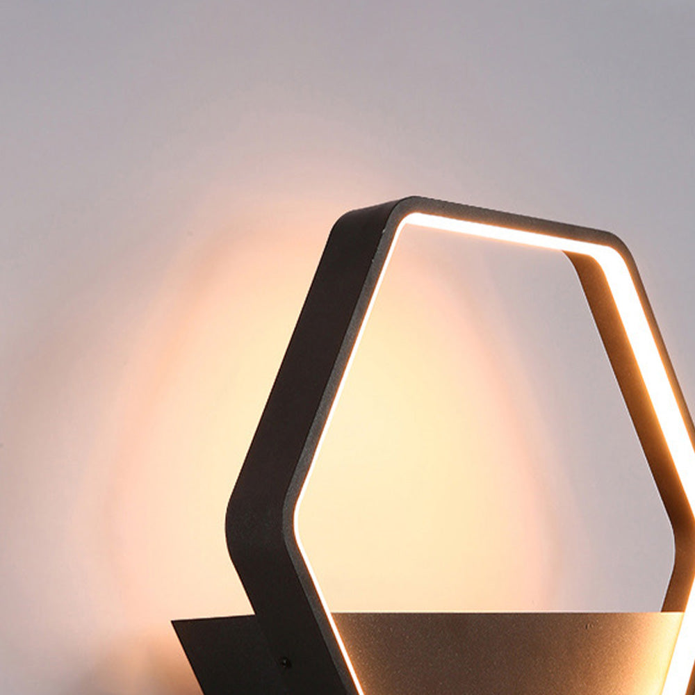 Ray minimalistisk sexkantig ringformad vägglampa i metall för utomhusbruk med hylla, svart