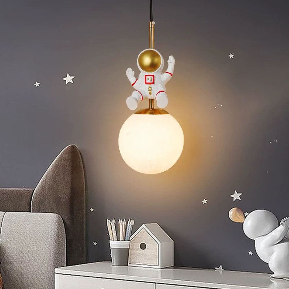 Arisha pendellampa, astronaut i 2 stilar