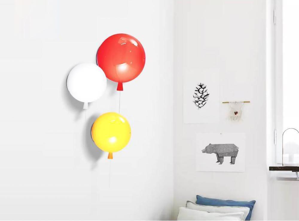 Luz de parede Kiri Cheerful Balloon Dream em plástico