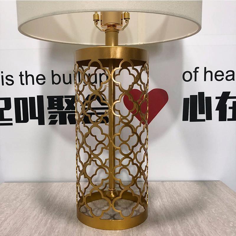 Selisise moderne bordlampe