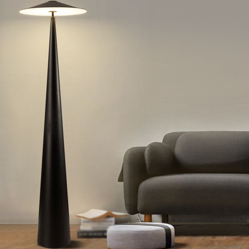 Salgado modern tefatformad golvlampa i metall, svart