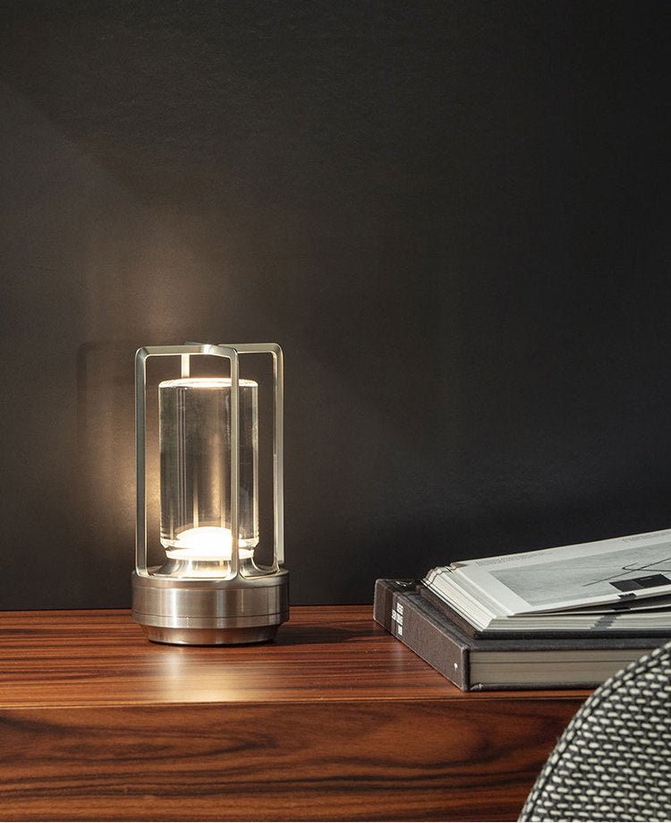 Solvane-genopladelig bordlampe