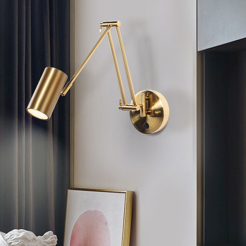 Aria cylindrisk justerbar vägglampa med lampstativ i mässing, sovrum