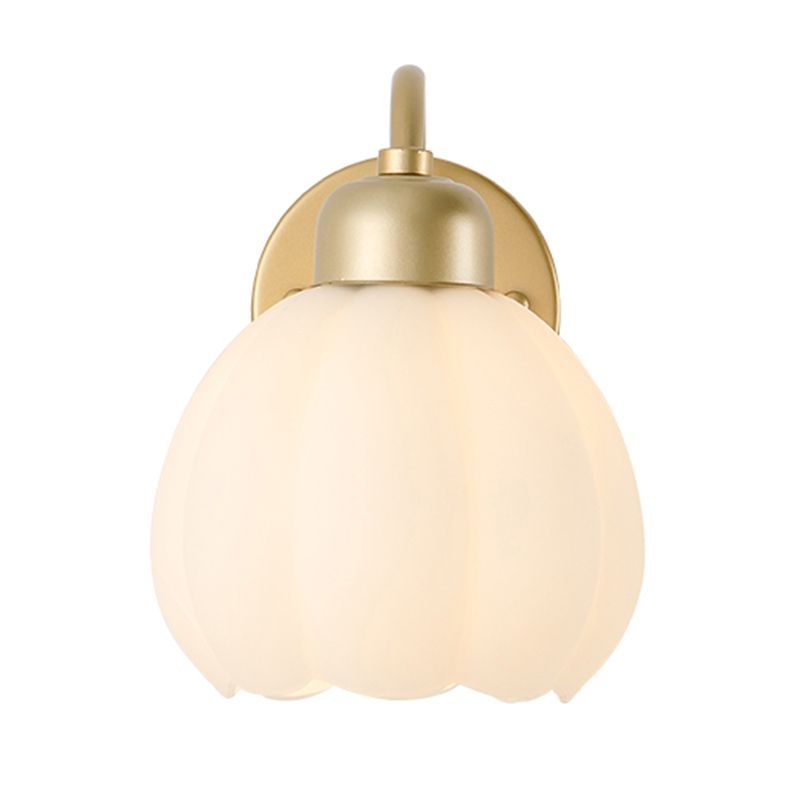 Valentina nordisk blommig vägglampa av glas och metall, guld/elfenben